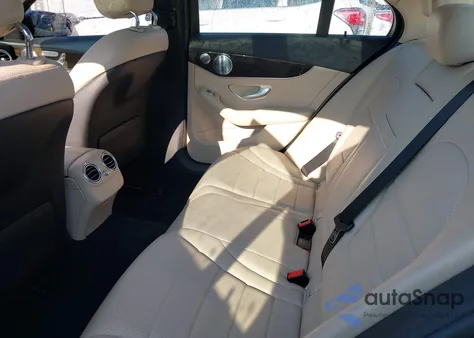 2016 Mercedes-Benz C 300 4Matic z USA, uszkodzony, nr VIN WDDWF4KB3GR144409